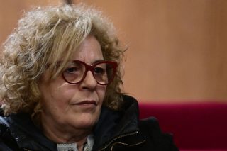 Η μητέρα του Παύλου Φύσσα στη δίκη της Χρυσής Αυγής σε δεύτερο βαθμό στο Εφετείο Αθηνών